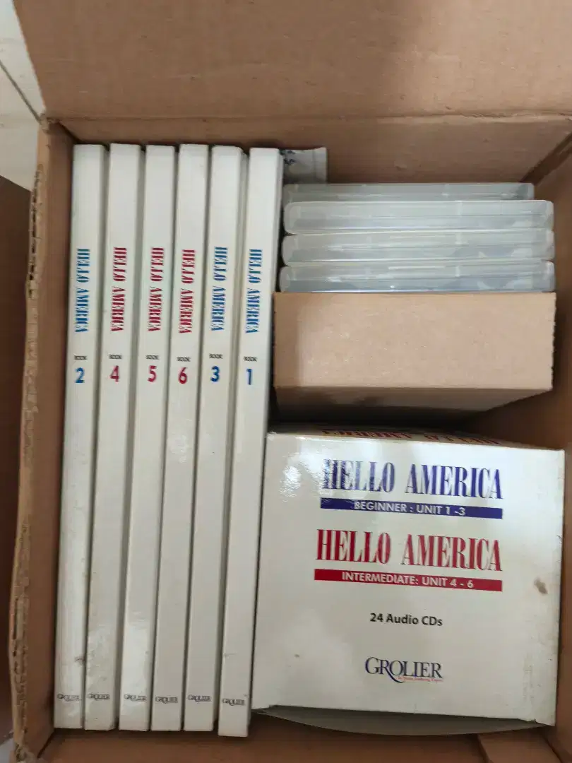 1 set buku pembelajaran bahasa inggris hello america