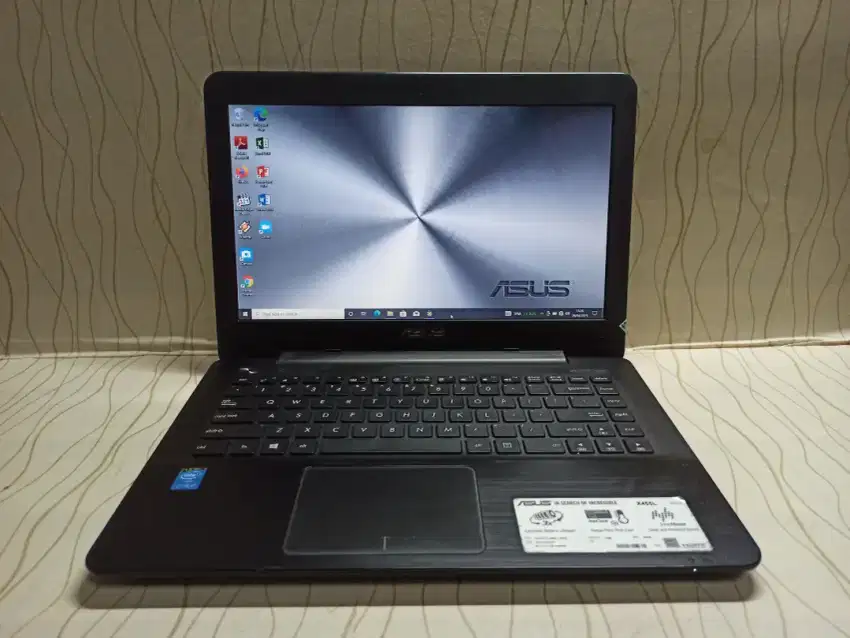 Laptop sekolah /karyawan... Asus X455L Core i3 Gen4 /10 GB /128 GB