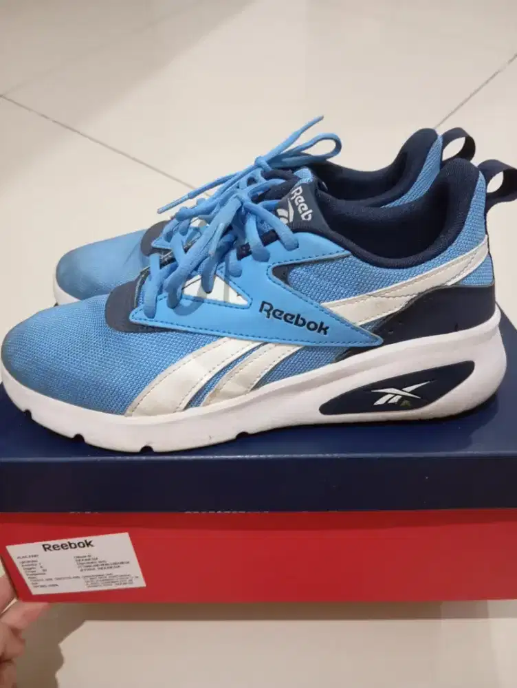 Preloved Sepatu Reebok Rider V Size 39