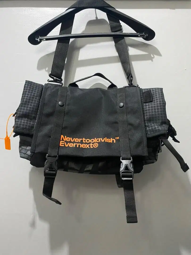 Tas Selempang Evernext x NeverTooLavish