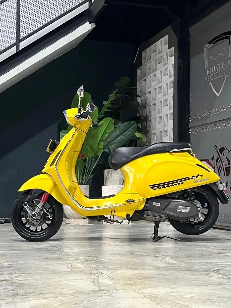 Terbatas‼️Vespa Sprint S 150 ABS th 2019 Kuning - Ayu Mustika