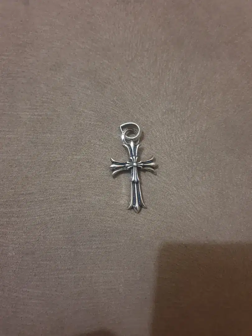 Mulus .authentic liontin chrome hearts