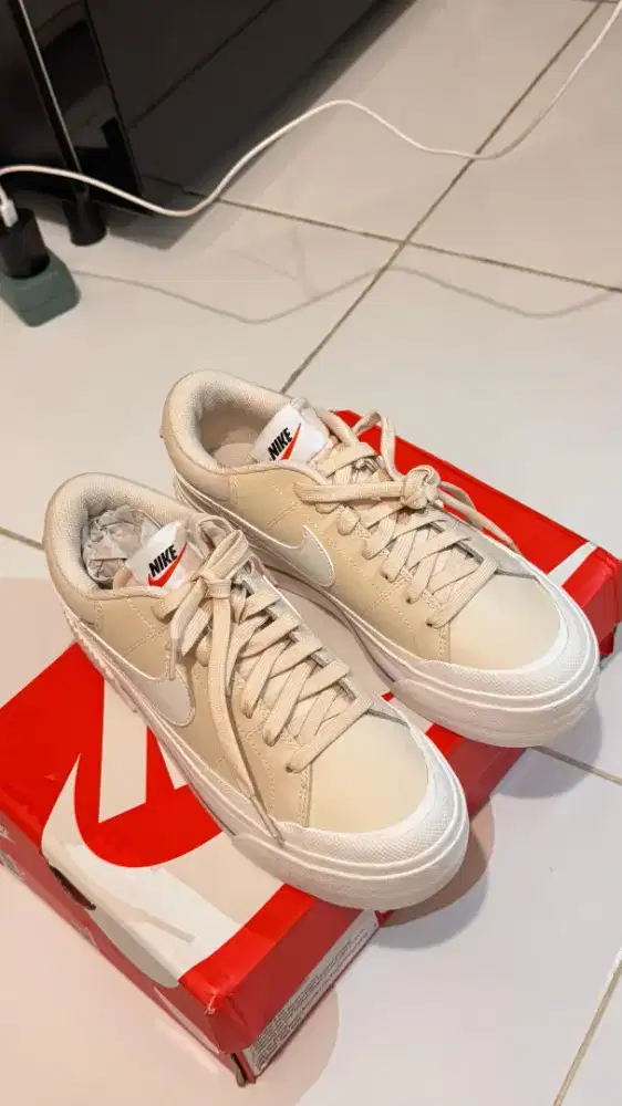 (buy 1 get 1 free) Nike casual women size 38