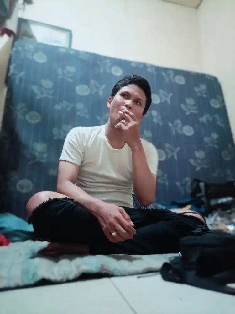 Cari kerjaan yg halal2 aja