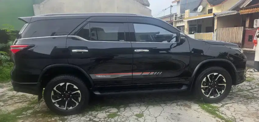 Fortuner 2.4 VRZ TRD S th 2021 an. Sendiri