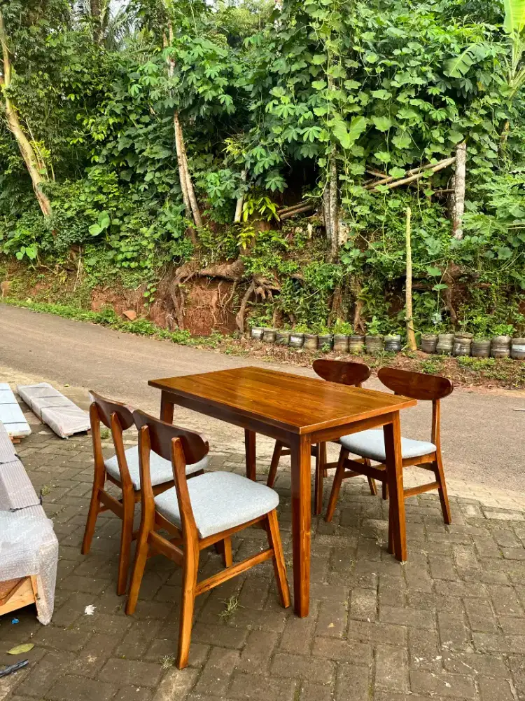 Meja Makan Minimalis Murah