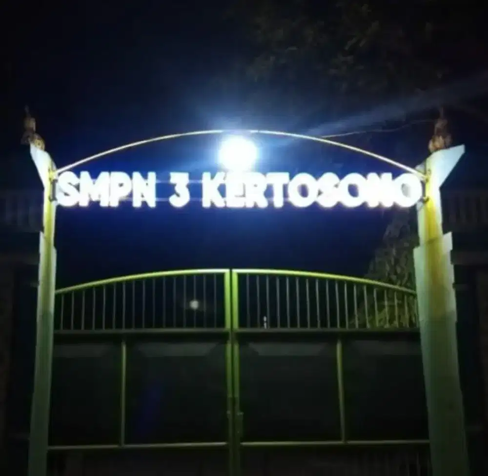 Huruf Akrilik dan Papan Nama Akrilik