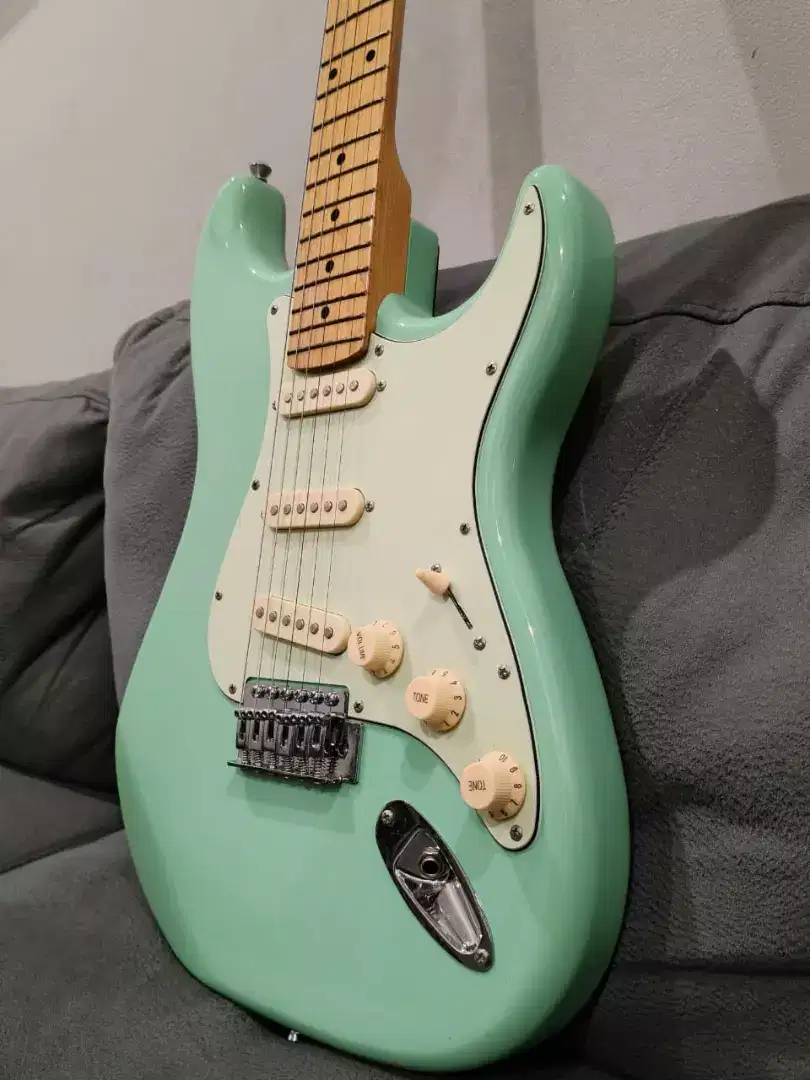 Gitar listrik merk legacy