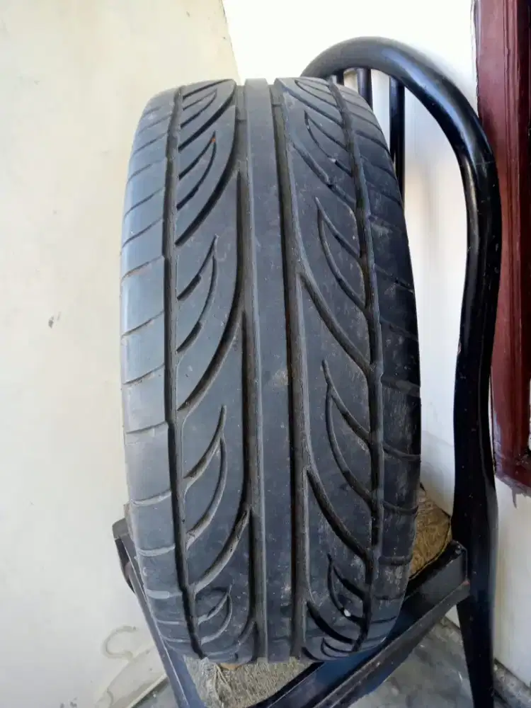 Ban mobil beli baru belum pernah dipakai