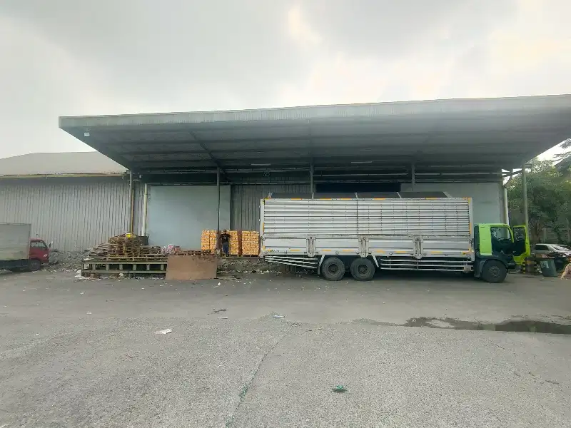 Gudang Cakung dlm kawasan ada loading dock bisa container