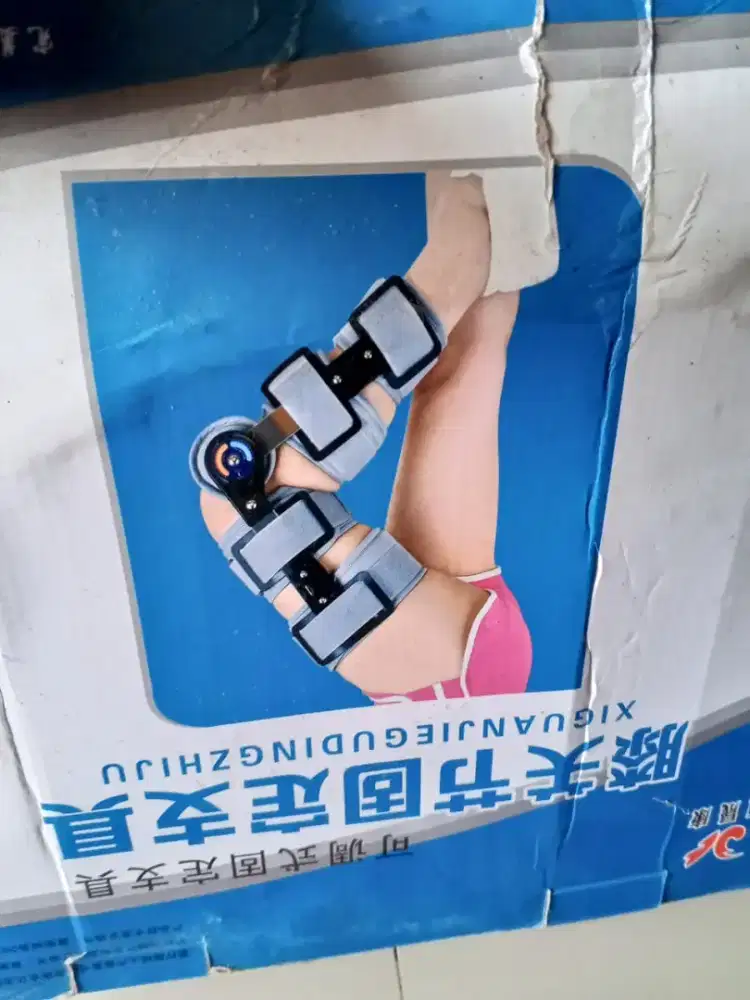 Deker lutut/hinged knee brace