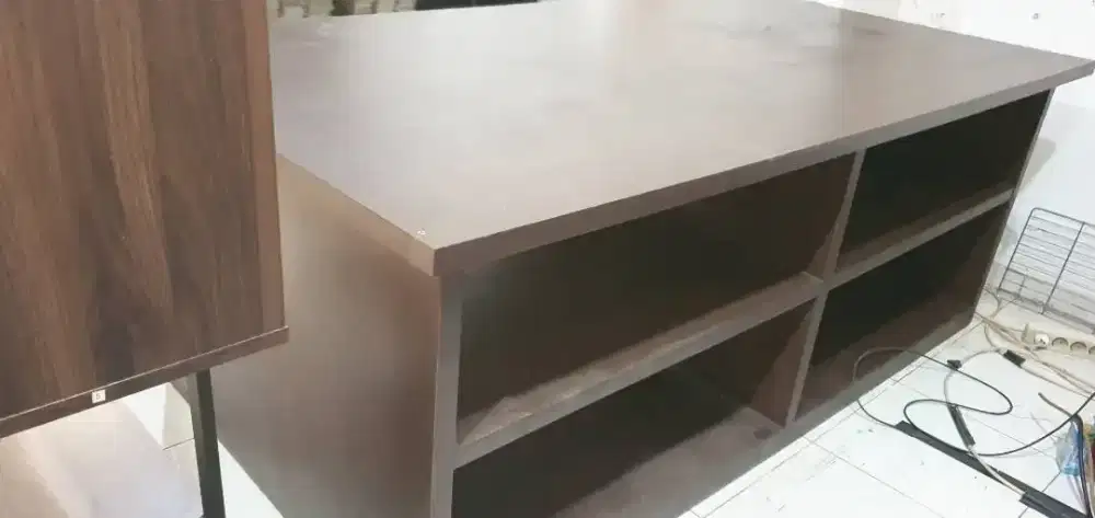 Dijual Meja besar tebal