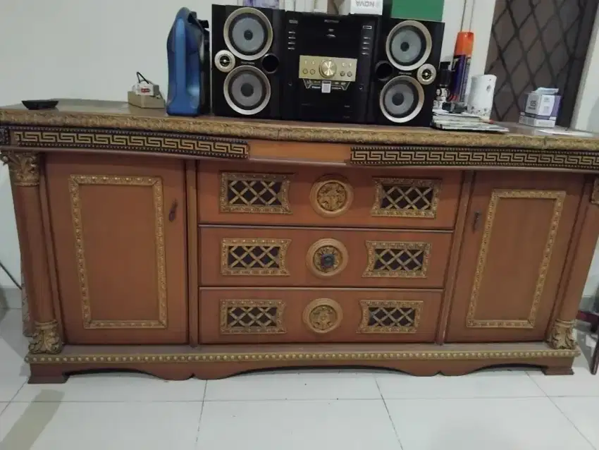 Jual cepat meja TV, harga pas!