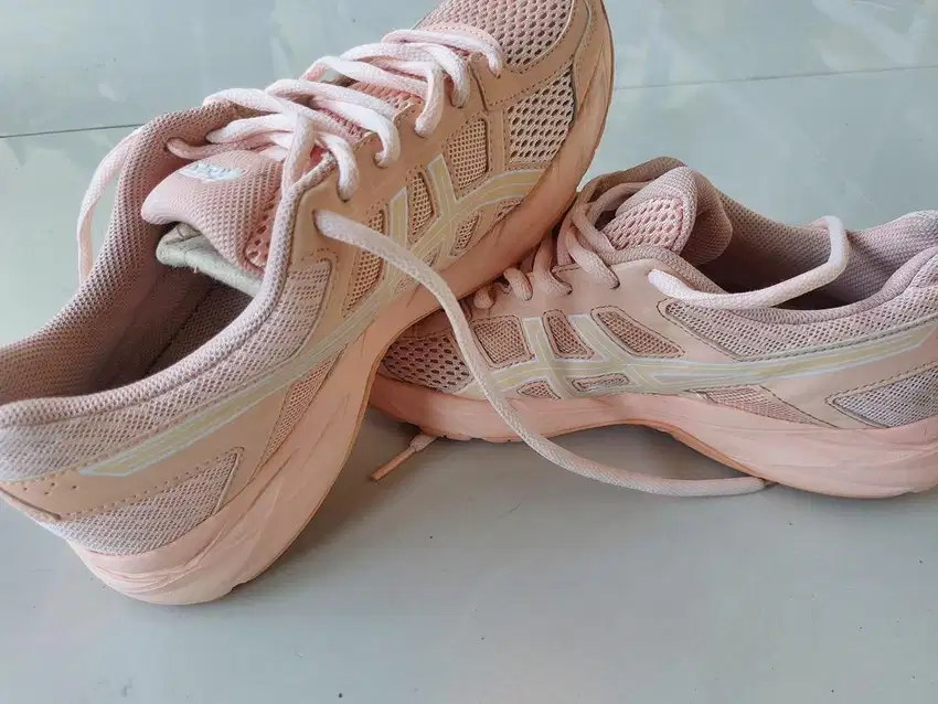Sepatu running asics