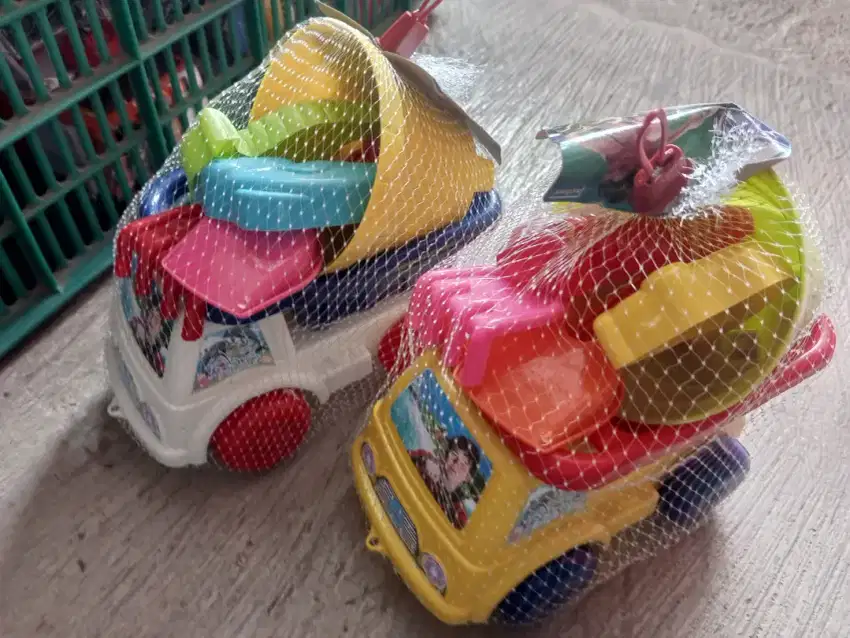 Mainan anak truk pasir cetakan