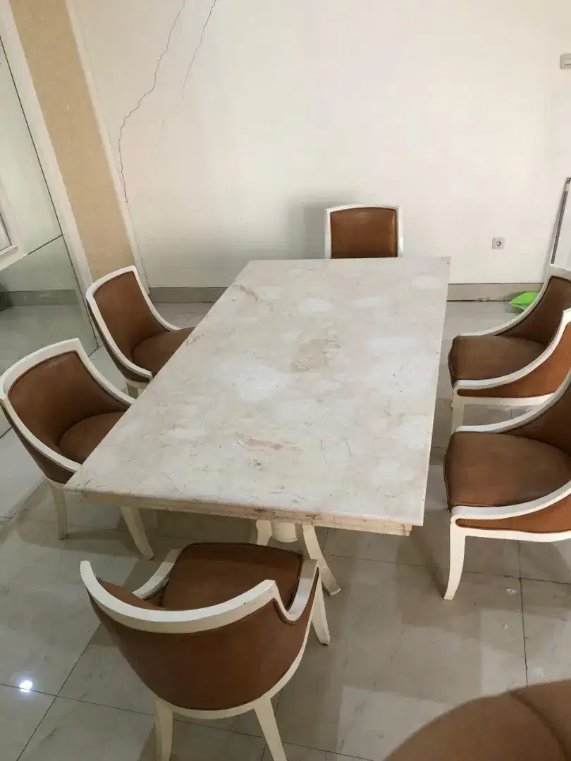 Jual 1 set meja makan marmer dan jua 1 set meja dan sofa merk chellini