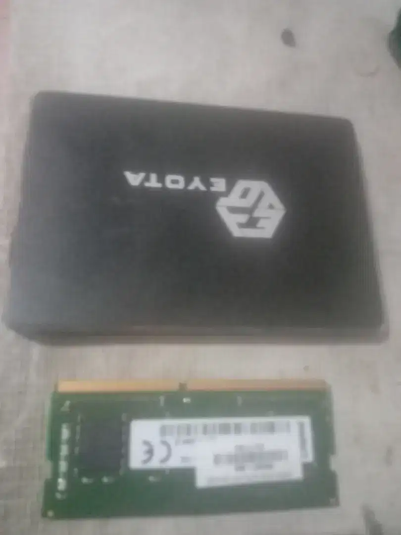 SSD 256GB EYOTA DAN SODIM 4GB DDR4