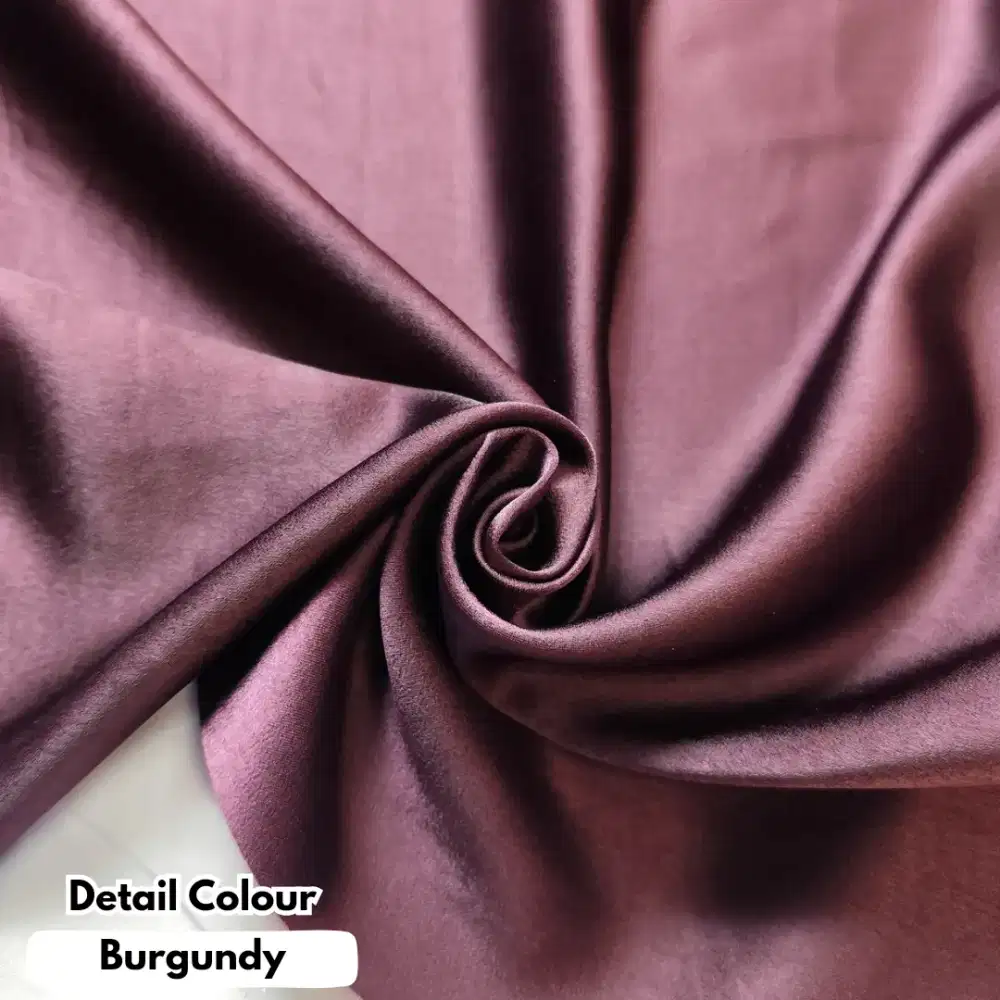 DIBUTUHKAN 3 Staff Admin Host live social Media  textile bahan