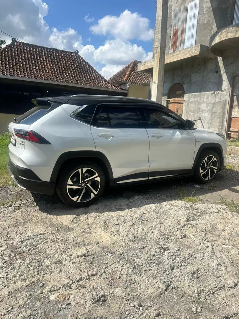 Toyota yaris cross hybrd S twotone reize hrv crv mulus banget plat AB
