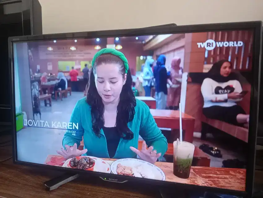 Jual cepat LED TV Sharp Aquos 24 Inch, 
Analog, HDMI, Remote.
