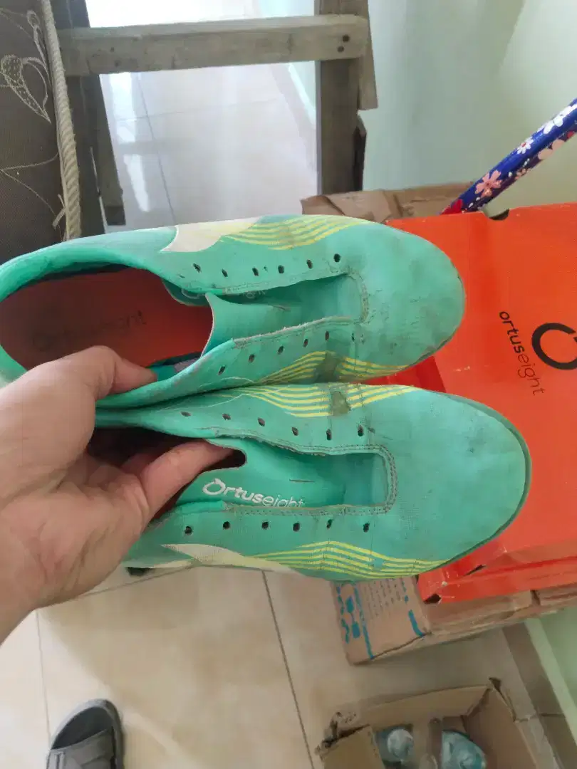 Sepatu futsal warna hijau