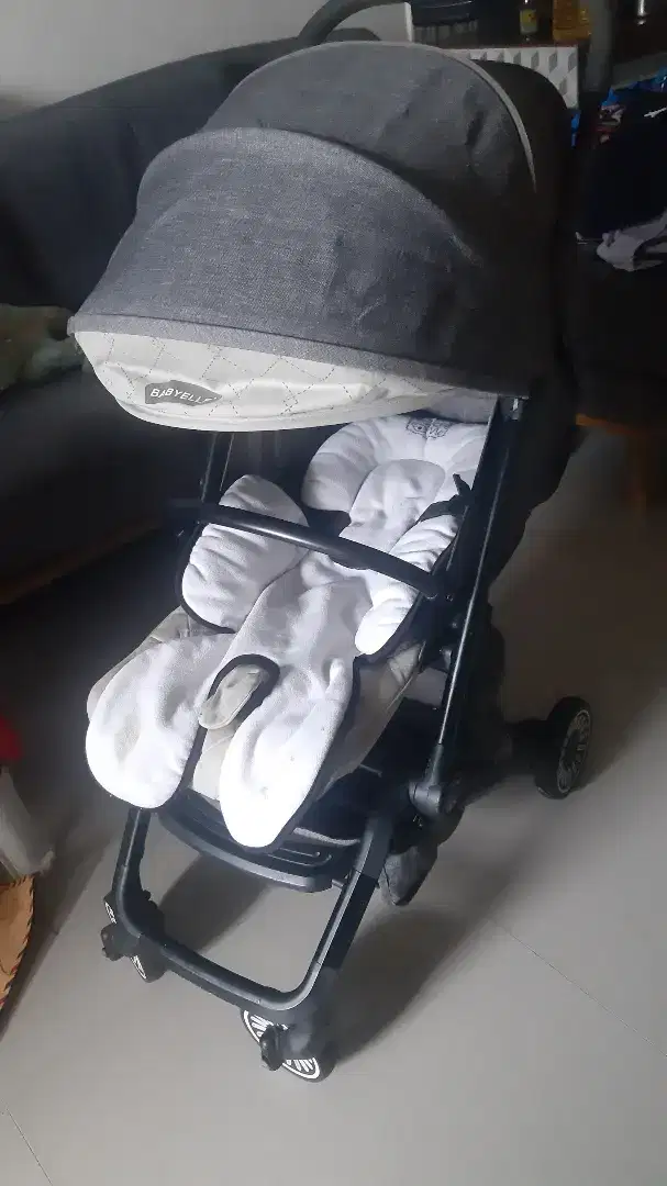 Kereta Bayi Baby Elle
