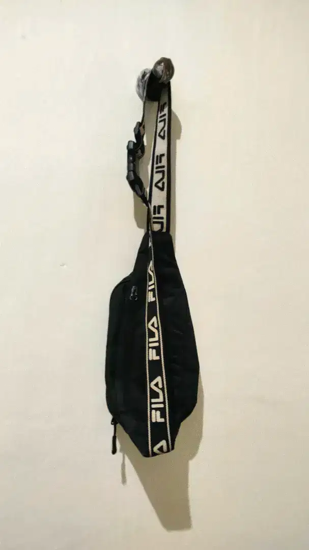 Tas merk Fila asli