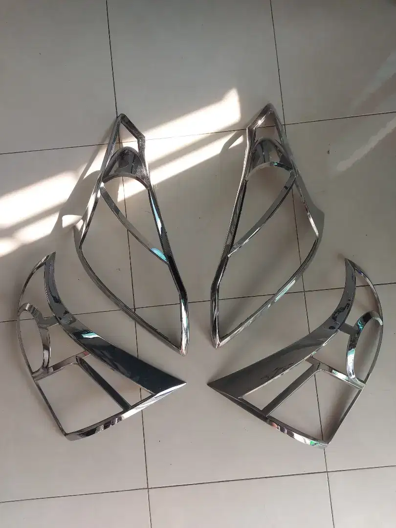 Garnish lampu depan belakang avanza xenia 2012-2014
