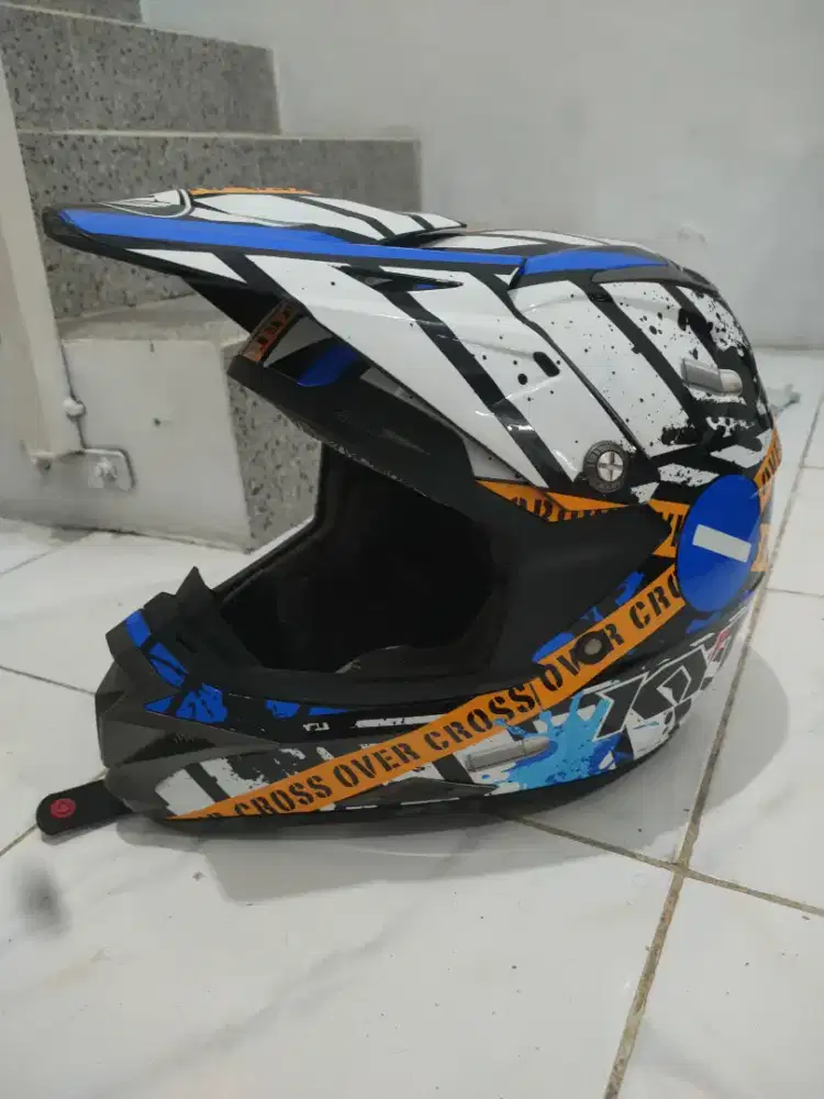 Helm motorcross Kyt