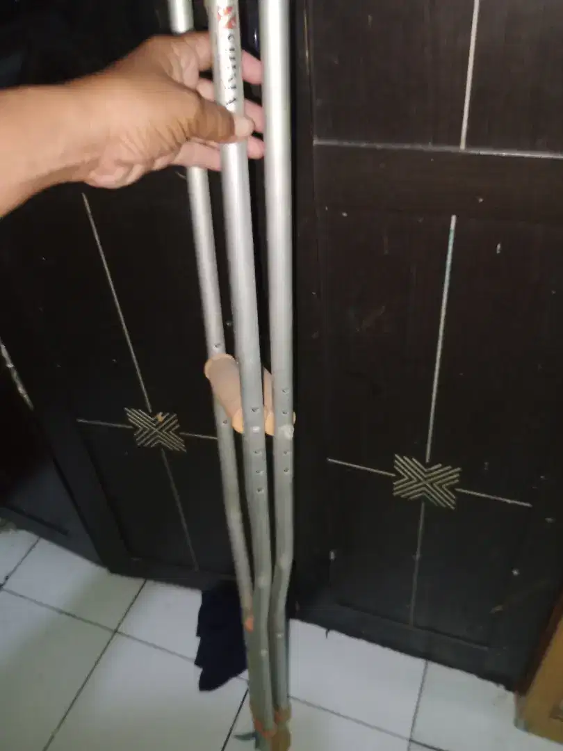 Tongkat ketiak msh bagus