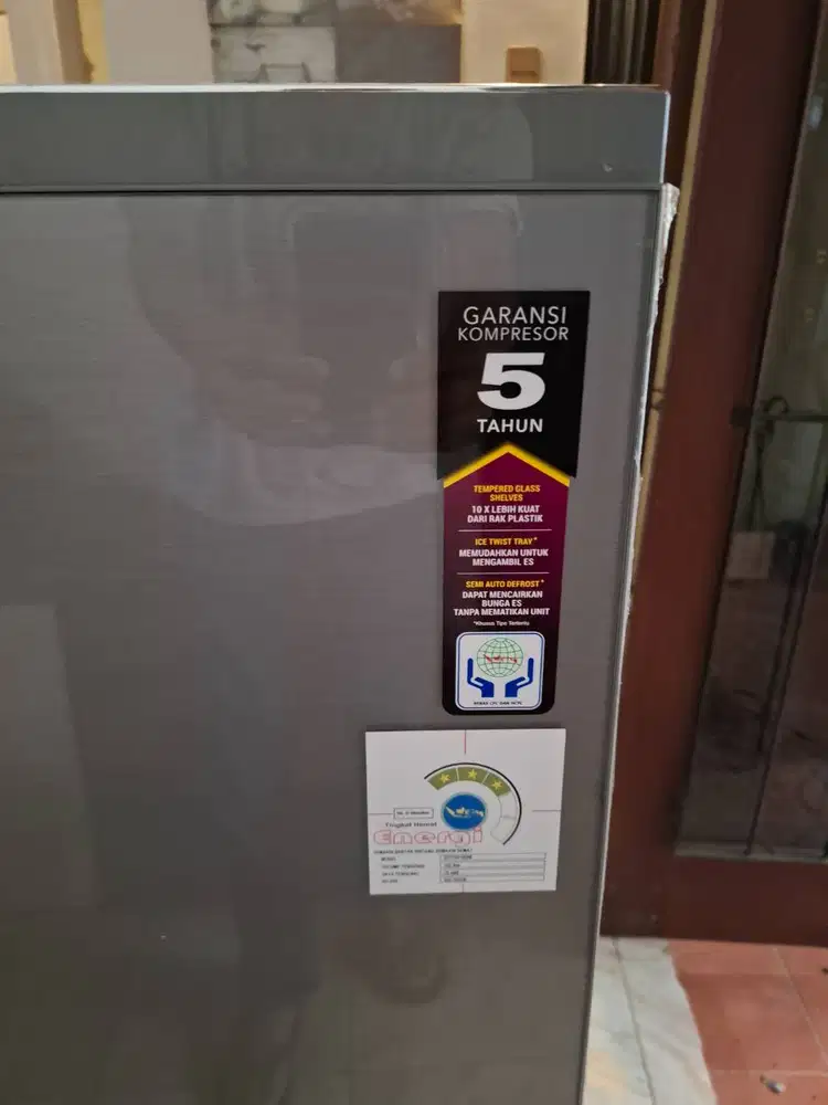 Kulkas 1 pintu merek Polytron Type : Pra 18Z