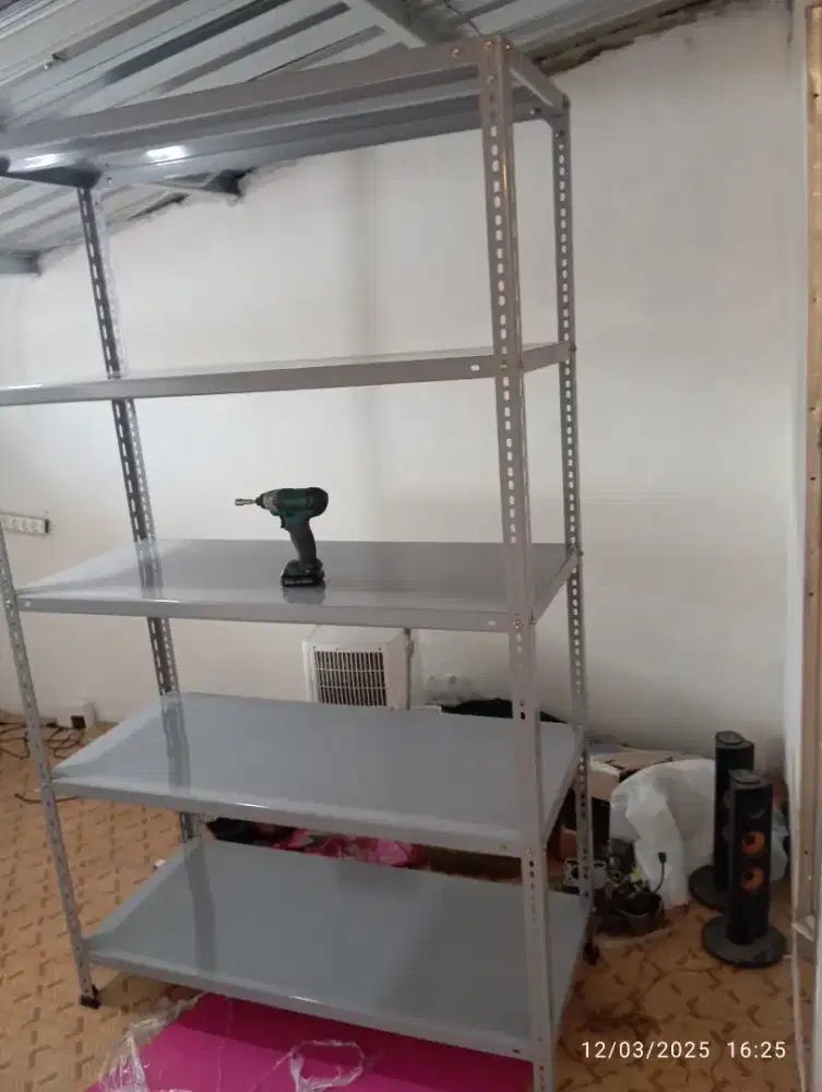 Rak besi siku lubang serbaguna