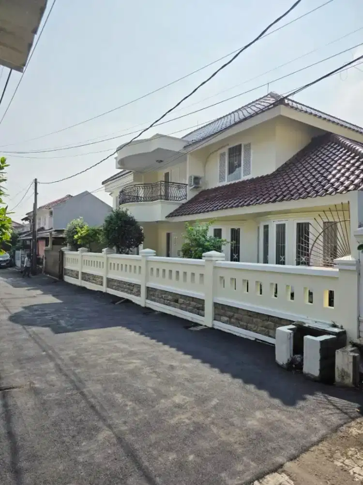 Dijual Rumah Luas & Mewah di Mega Cinere
