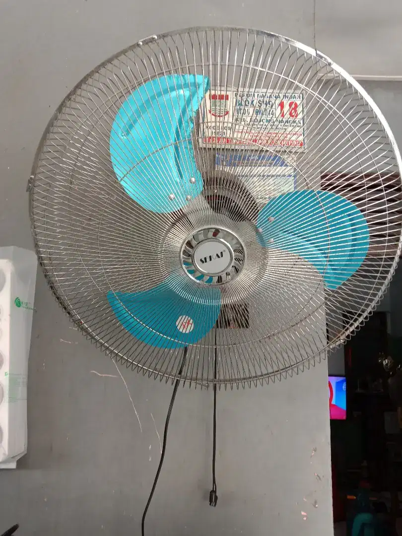 Kipas dinding besar