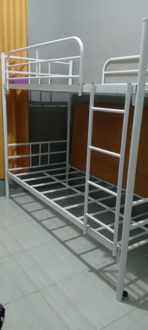 Dijual Ranjang Tingkat Susun Besi Informa Mulus Seperti Baru
