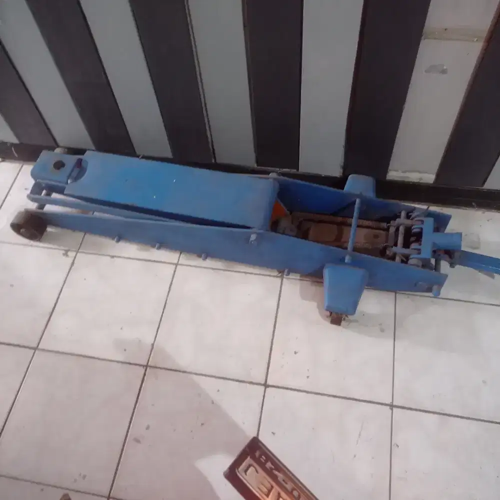 Dongkrak buaya kapasitas 10ton