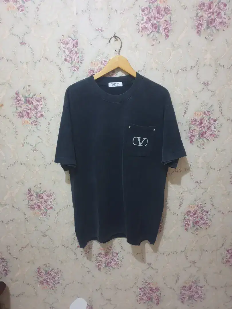 Mulus .authentic kaos .shirt valentino garavani size Xl