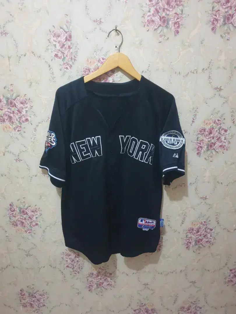 Mulus .authentic kaos .shirt new york size M