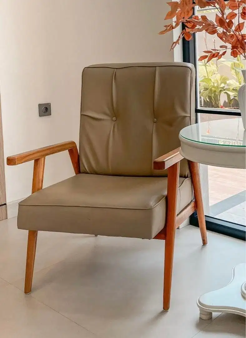 SOFA KURSI SCANDINAVIAN ESTETIK KAYU SOLID KULIT