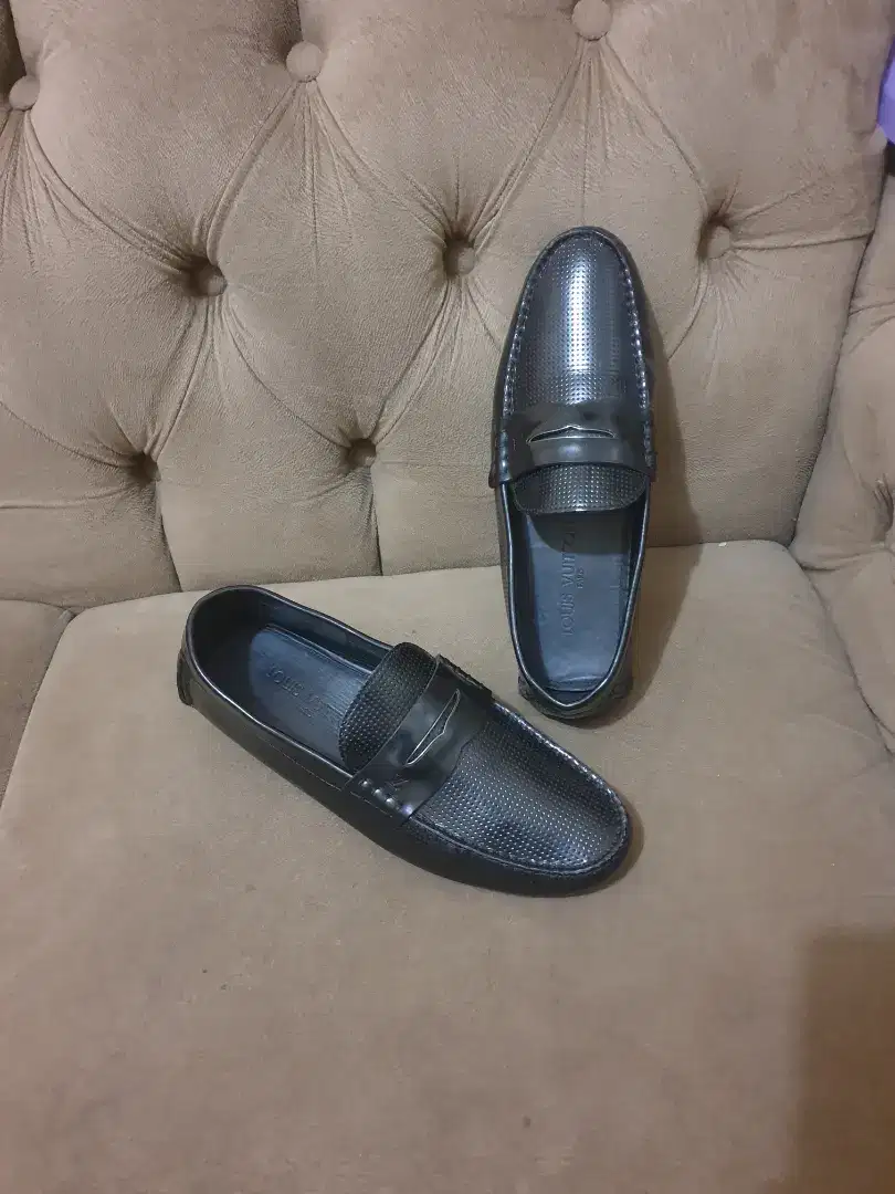 Mulus .authentic sepatu .loafers louis vuitton .lv size 40