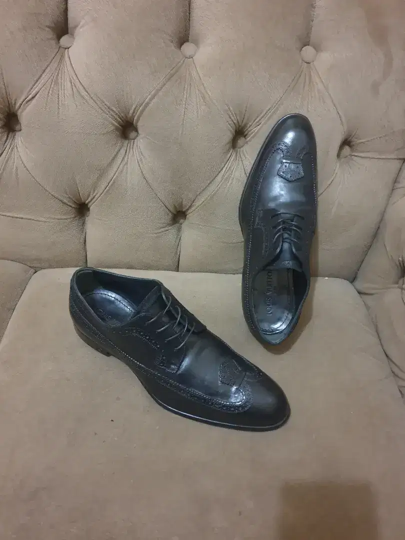 Mulus .authentic sepatu .pantofel louis vuitton .lv size 41.5