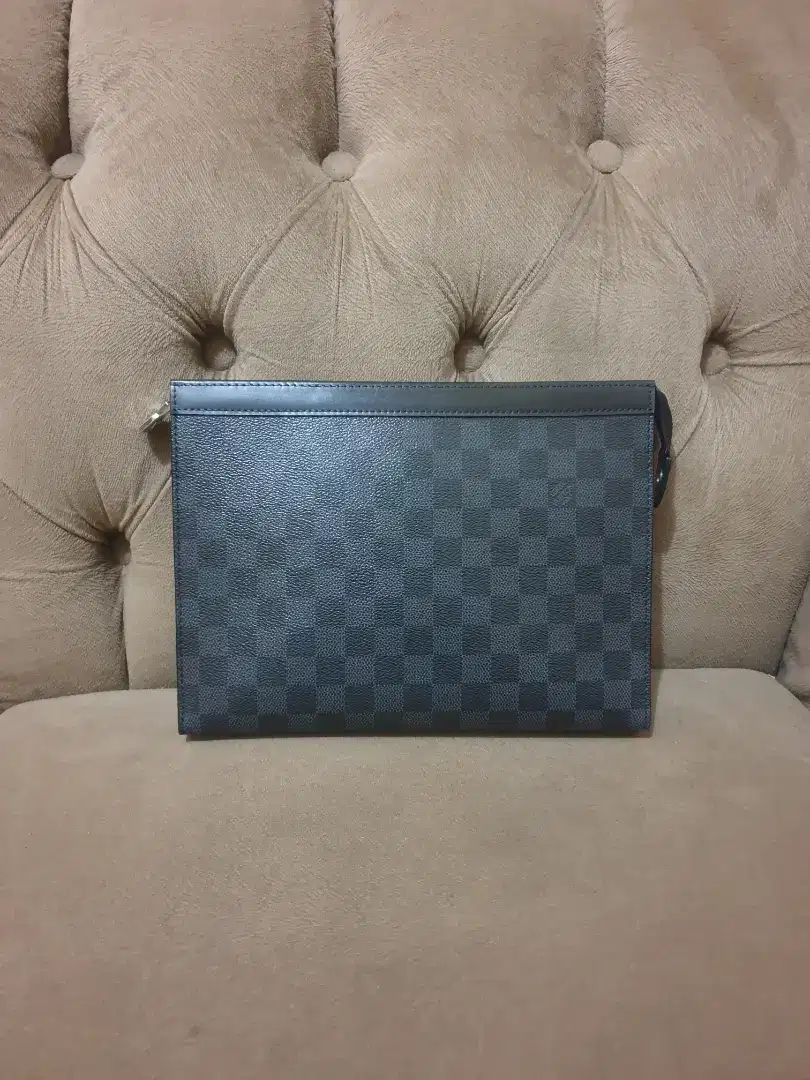 Mulus .authentic clutch louis vuitton .lv