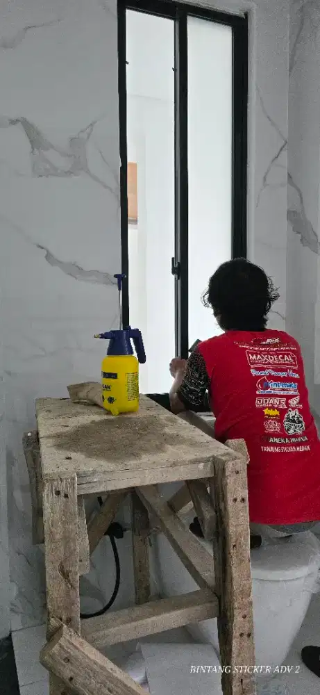 Memberikan perlindungan lebih dgn pasang stiker sanblas kaca riben