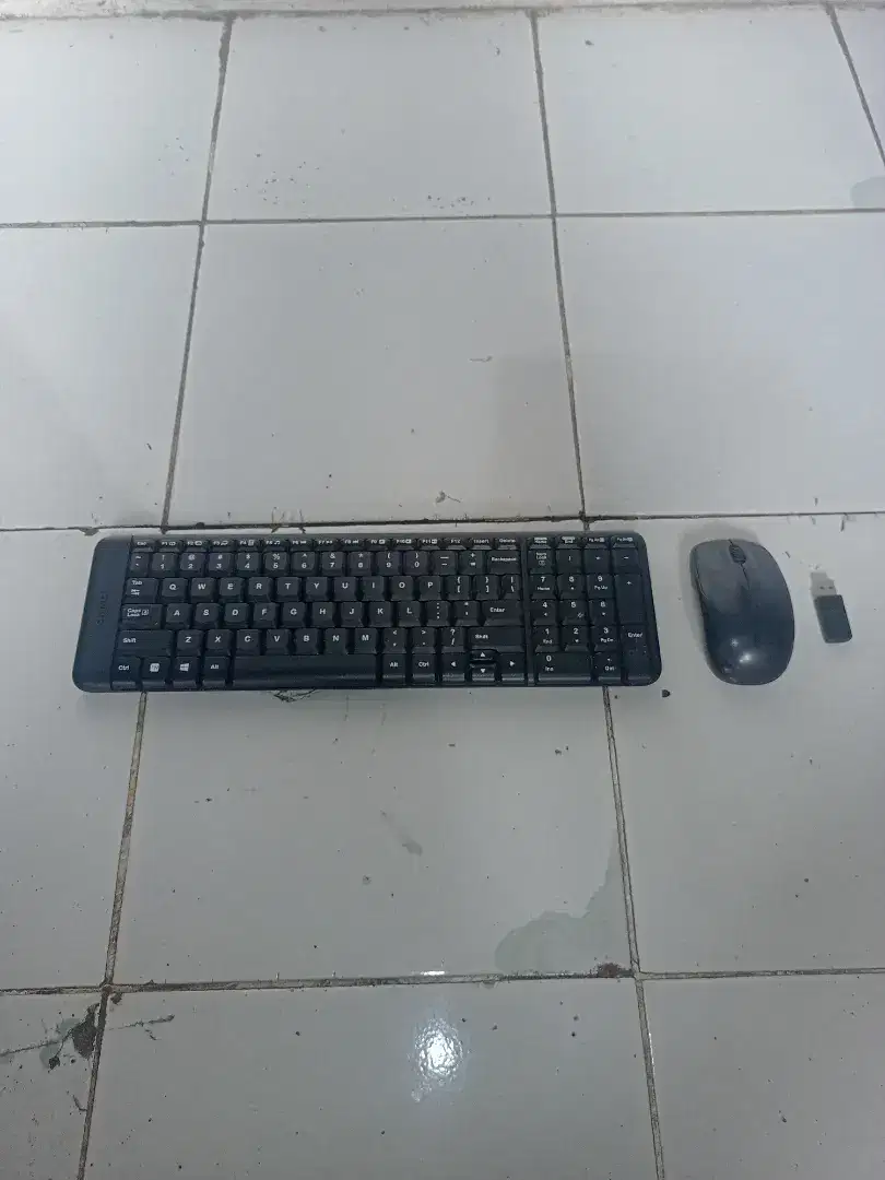 Logitech wireless keyboard dan mouse
