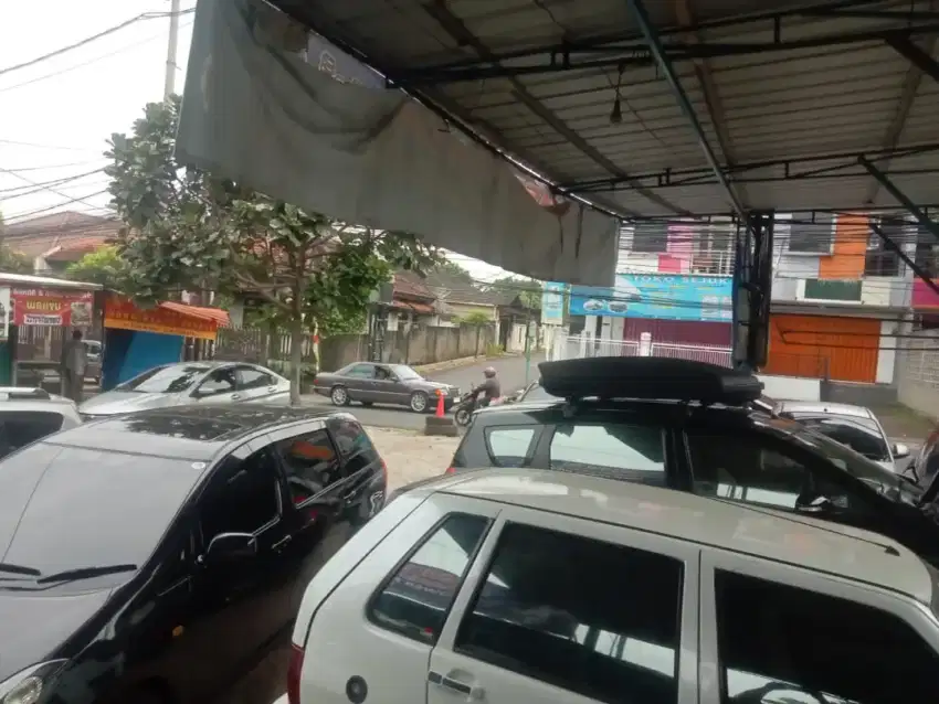 Admin wanita untuk bengkel mobil