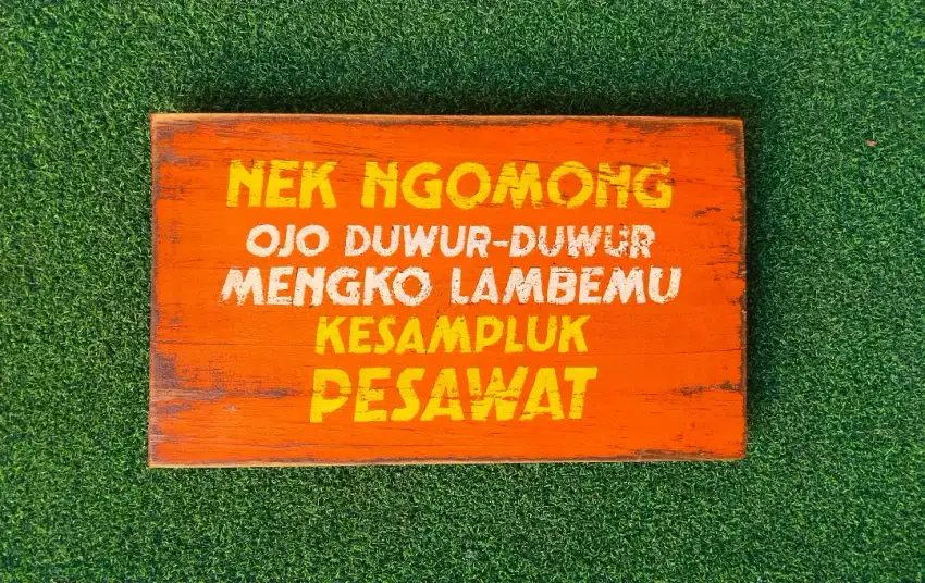 Hiasan dinding kayu