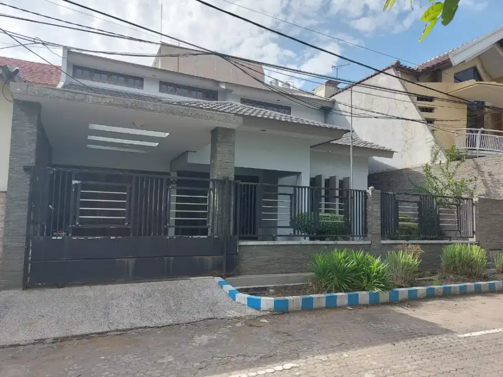 Dijual cepat rumah tenggilis tengah full furniture dekat ubaya