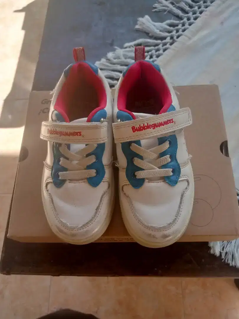 Sepatu anak laki laki
