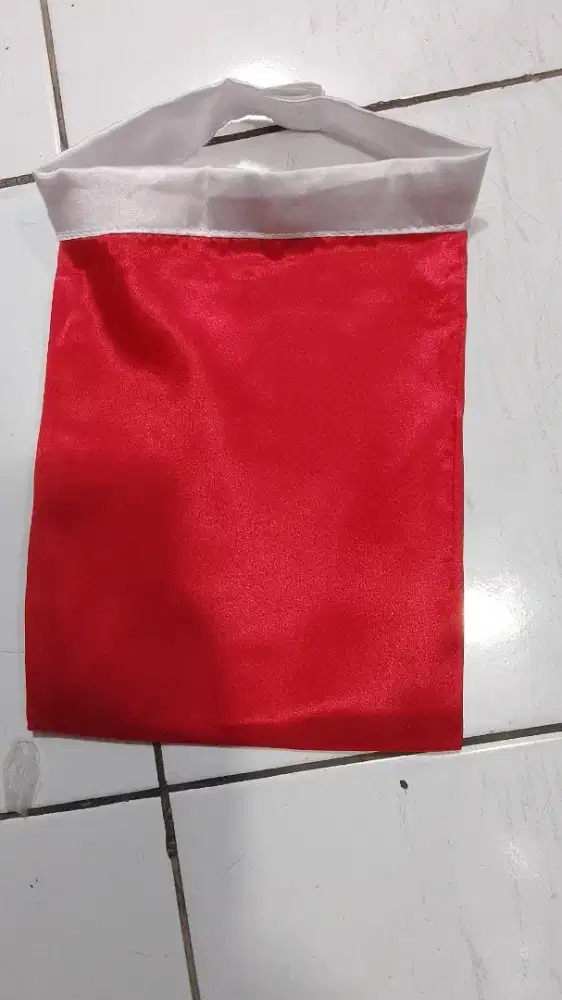Syal merah bahan satin tebal