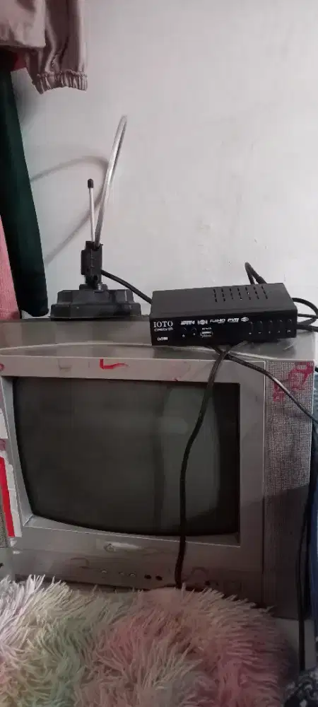 Set televisi +setopbox+antena+remote